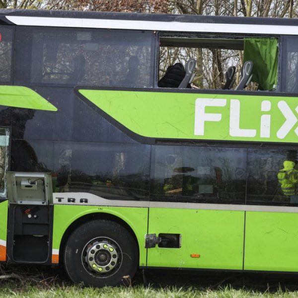 Almanya'da otobüs devrildi: En az 5 ölü, 20'den fazla yaralı