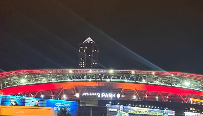 Galatasaray stadında gece yarısı ilginç görüntüler! Taraftarlar kameralarını sarılıp videoya çekti 1 20131646