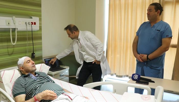 Parkinson hastası, 14 yıllık titreme ve yürüyüş bozukluğundan beyin piliyle kurtuldu 1 20276969