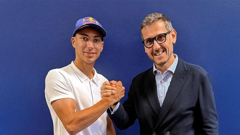 68483d7ea241cc3e6d22a332