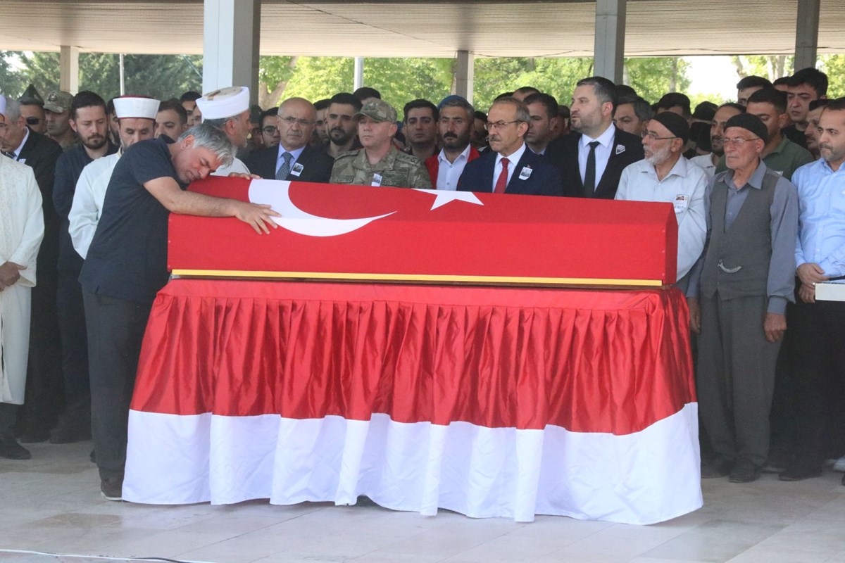 1751995219 442 Sehitlerin yarim kalan oykuleri Turkiye sehitlerini ugurladi