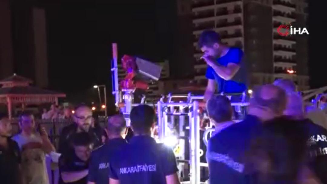 Ankara 26 -STOREY BINIRDA YANGIN PANİK ANKARA! Vatandaşlar tahliye ediliyor, dumandan etkilenenler 4