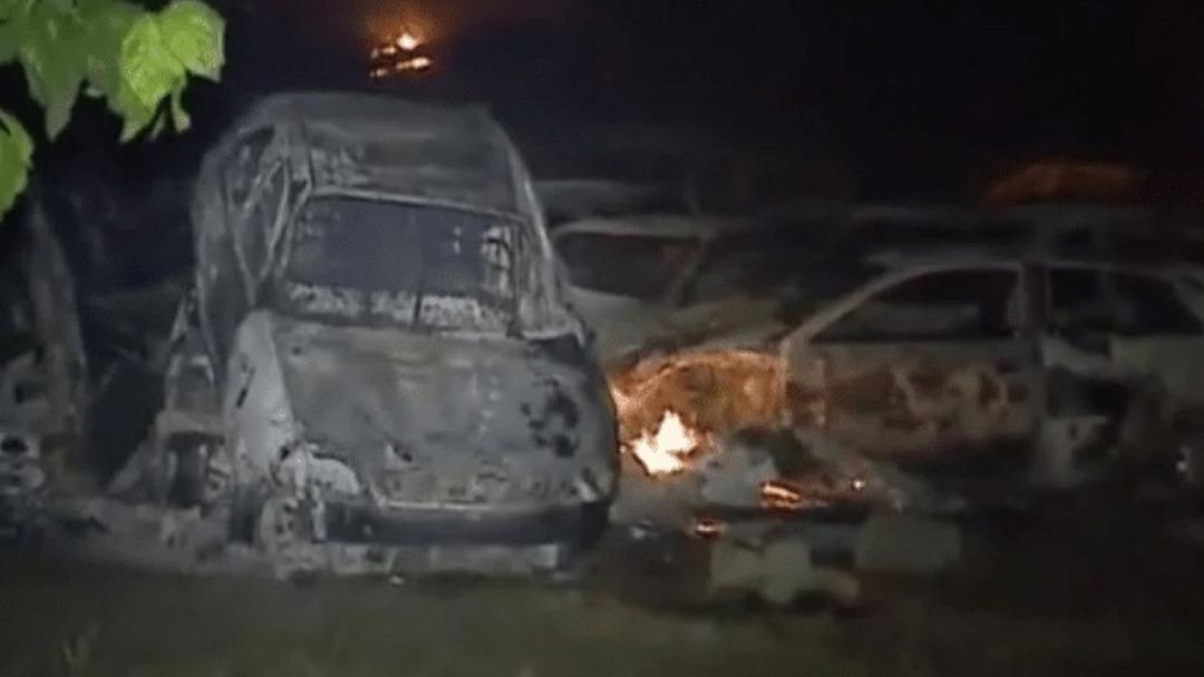Yunanistan'daki gümrük yönetiminin otoparkında 550 araç yandı 2