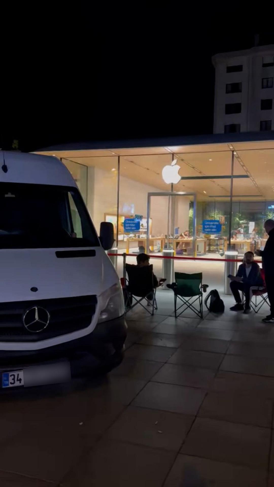 En ucuz 77.999 tl! İPhone 17'deki Türkiye kuyruk için meydana geldi: geceden bile bir liste yaptılar 5