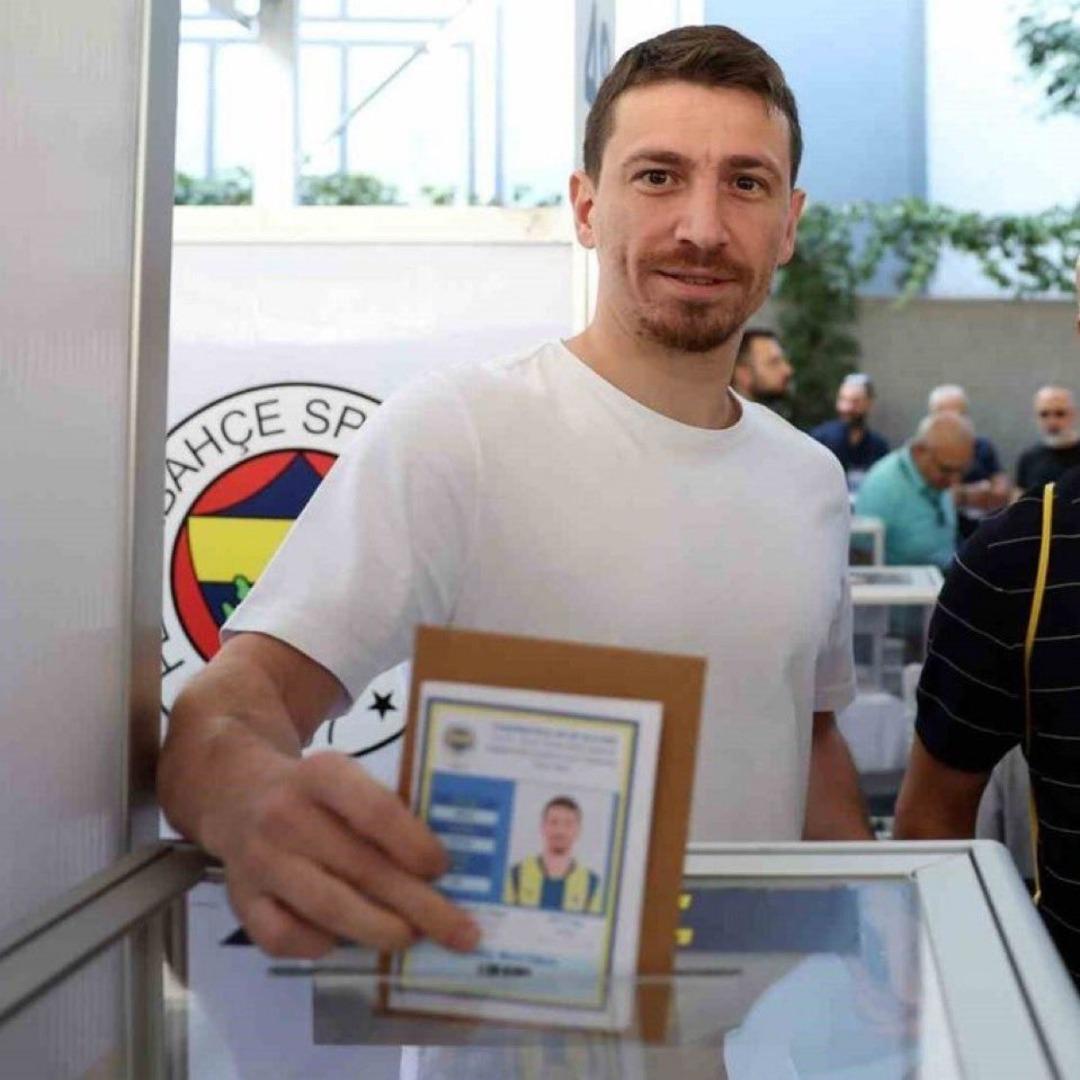Mert Hakan Yakdaş Tan'ın cumhurbaşkanlığı seçimlerinde oylama hakkında flaş açıklaması! Yüksek Divan Yönetim Kurulu Üyesi Murat Ahık duydu ... 1 1