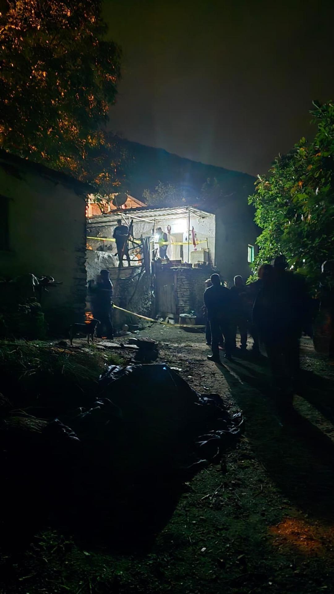 İzmir'de aile faciası! Oğlunu katletti, eşi hayatta kalma savaşı veriyor 2 İzmir'de aile dramı! Oğlunu öldürdü, eşi yaşam mücadelesi veriyor 2