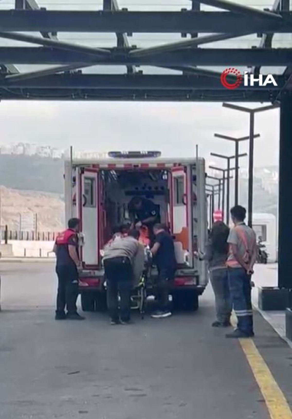 1761150192 144 Izmir Bayraklida patlama Ev kismen yikildi bir yarali var