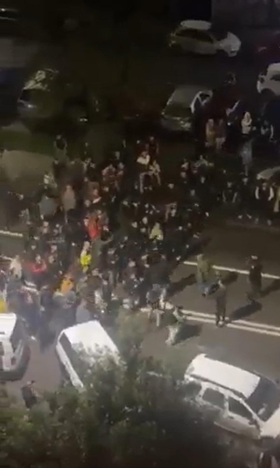 Beyzbol sopalı saldırıya hazırlanıyorlardı! Karadağ'da Türk vatandaşlarına öfke yükseliyor: Polis hepsine el koydu 3 Beyzbol sopalarıyla saldırıya hazırlanıyorlardı! Karadağ'da Türk vatandaşlarına öfke artıyor: Polis hepsine el koydu