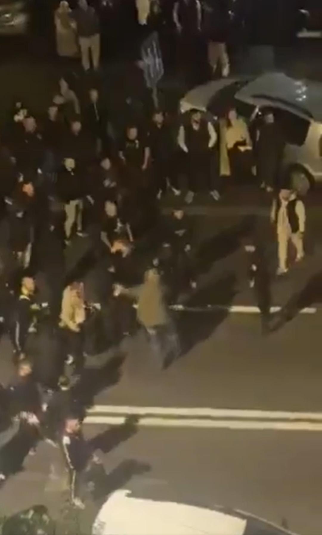 Beyzbol sopalı saldırıya hazırlanıyorlardı! Karadağ'da Türk vatandaşlarına öfke yükseliyor: Polis hepsine el koydu 7 Beyzbol sopalarıyla saldırıya hazırlanıyorlardı! Karadağ'da Türk vatandaşlarına öfke artıyor: Polis hepsine el koydu