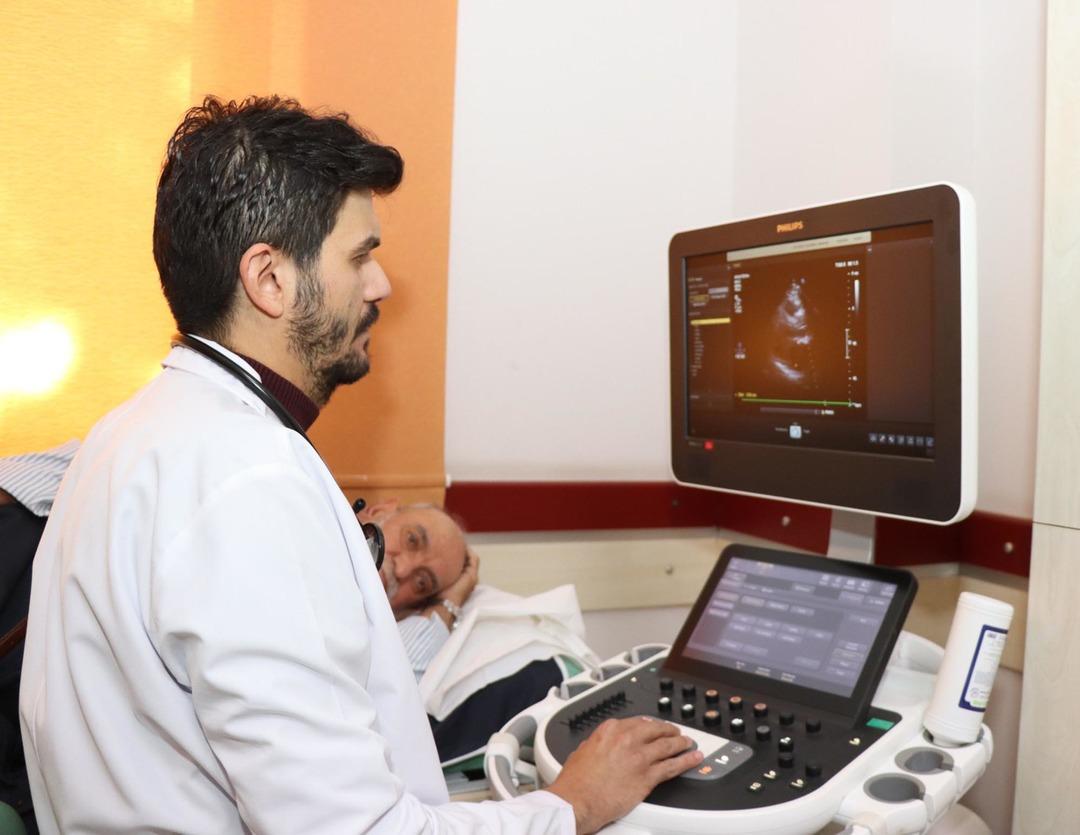 Çok nadir olay! 'Nefes alamıyorum' dedi, acile gitti: Kalbinden 1 litre sıvı boşaltıldı 2 Çok nadir olay! Nefes alamadığını söyleyerek acile gitti: Kalbinden 1 litre sıvı çekildi.