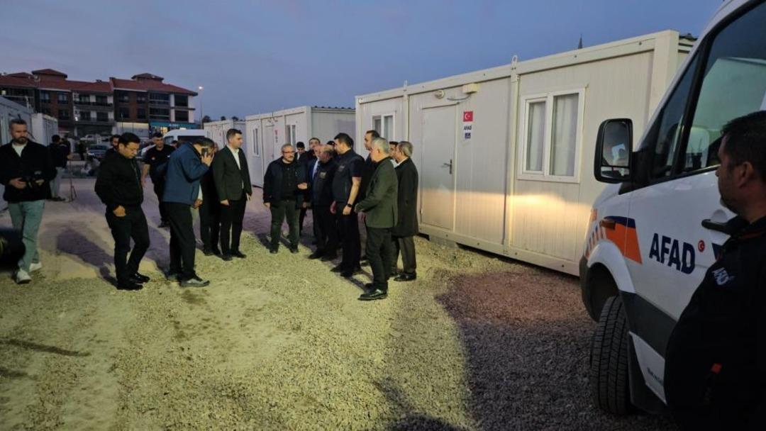 Depremin yaralarını sarmaya çalışan Sındırgı'ya konteyner kent 2 Depremin yaralarını sarmaya çalışan Sındırgı'ya konteyner kent 2