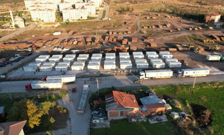 Depremin yaralarını sarmaya çalışan Sındırgı'ya konteyner kent 1 21946019 1200x675