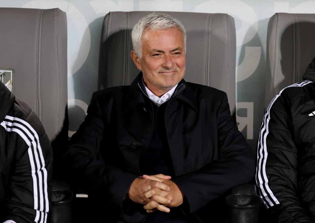 Fenerbahçe'nin eski teknik direktörü Jose Mourinho Portekizlileri de çıldırttı! Yenilgiye öyle bir bahane buldu ki... 3 Eski F.Bahçe Teknik Direktörü Jose Mourinho, Portekizliyi çılgına çevirdi! Yenilgiye öyle bir bahane buldu ki... 3