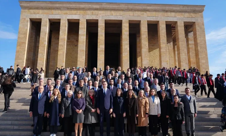 CHP İzmir Teşkilatı Anıtkabir'i Ziyaret Etti 1 c62f9df8 1a74 4a3b 8cb5 1a8074928f64