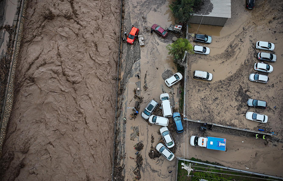 AA 20260130 40408917 40408914 MERSINDE KUVVETLI YAGIS HAYATI OLUMSUZ ETKILIYOR 515824