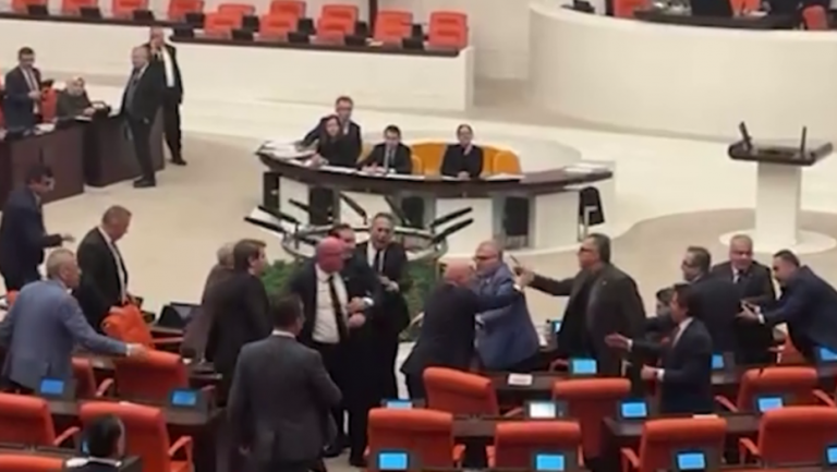 meclisgerginlik 2321852